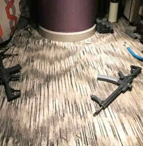 Фото. Разбросанное оружие в номере стрелка из Лас-Вегаса
