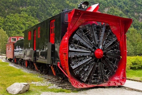 alaska-train-snow